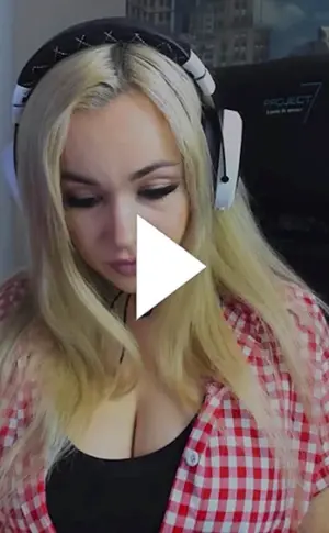Anya Kostenko Streamer