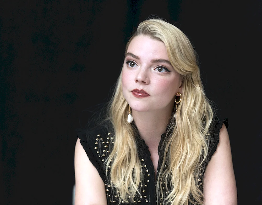 Anya Taylor-. Joy