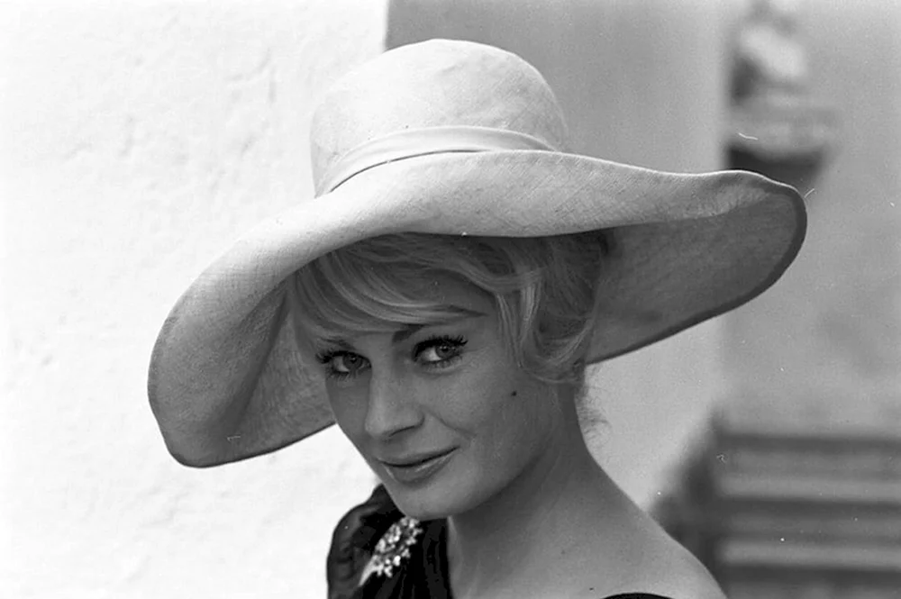 Anita Ekberg sweet life