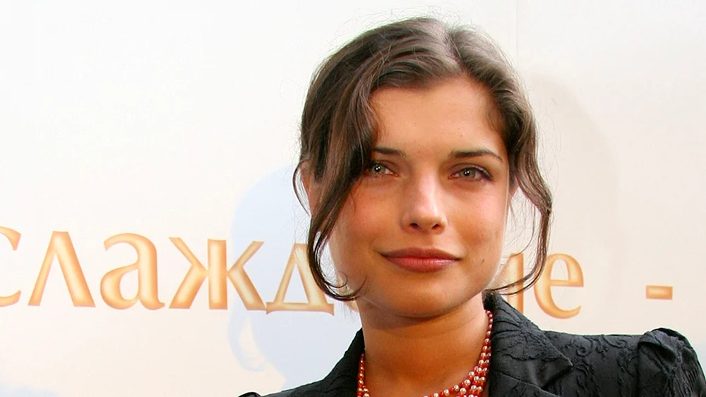 Anna Azarova Schauspielerin