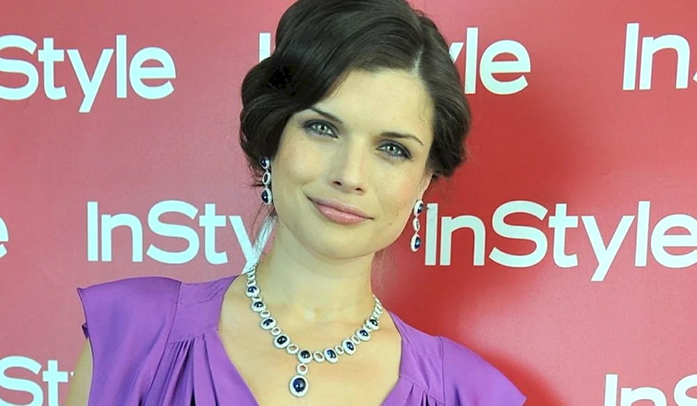 Anna Azarova Schauspielerin