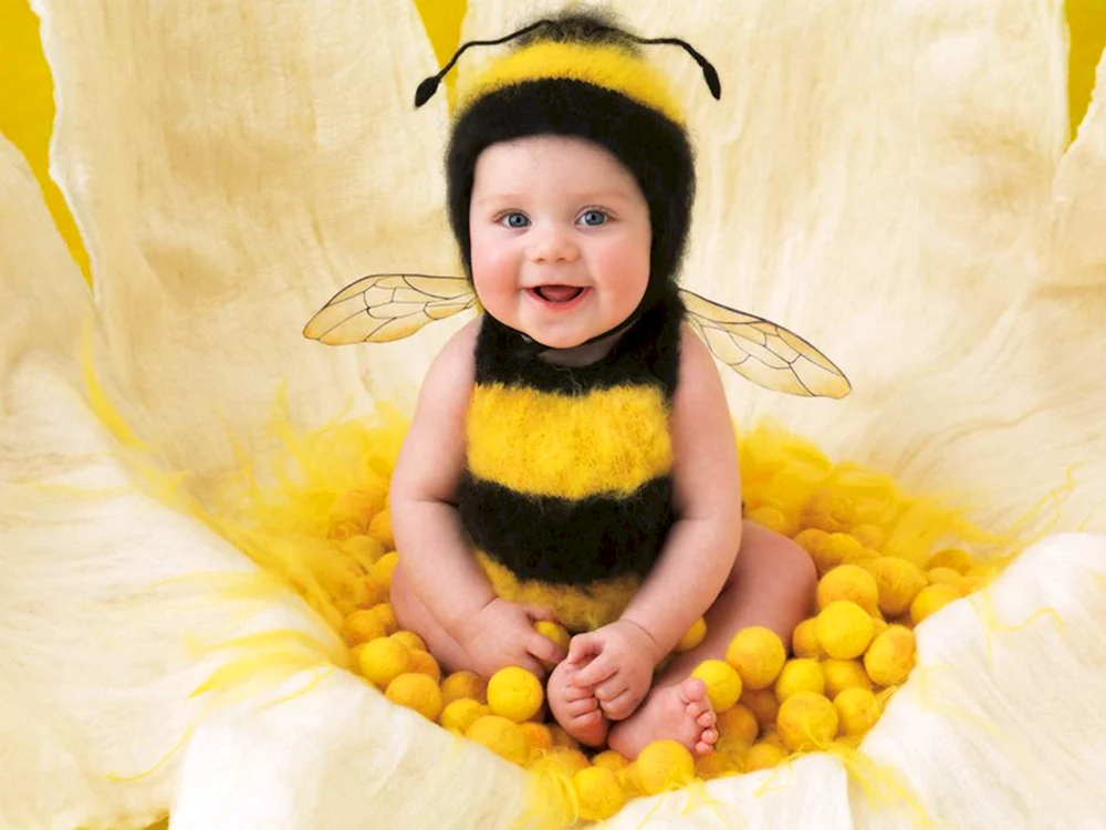 Baby in Gelb Spiel