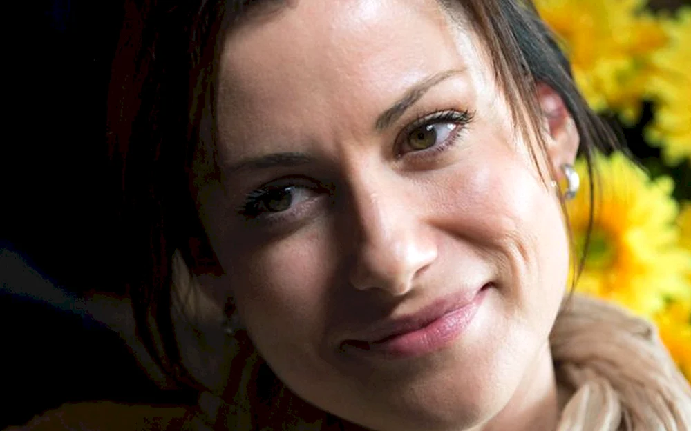 Anna Kovalchuk Geheimnisse der Untersuchung