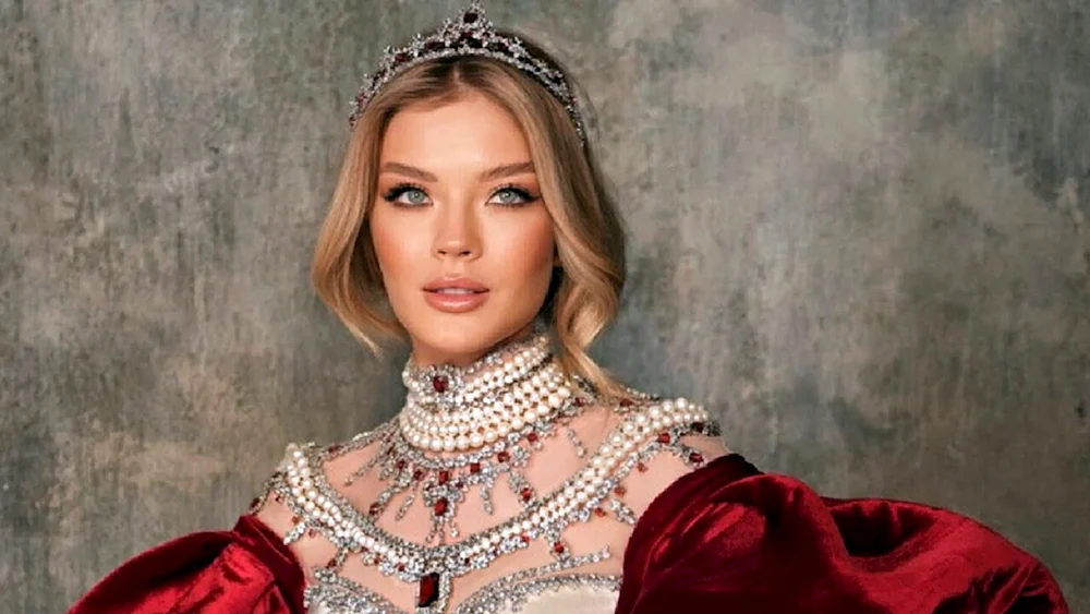 Anna Linnikova bei Miss Universe 2022