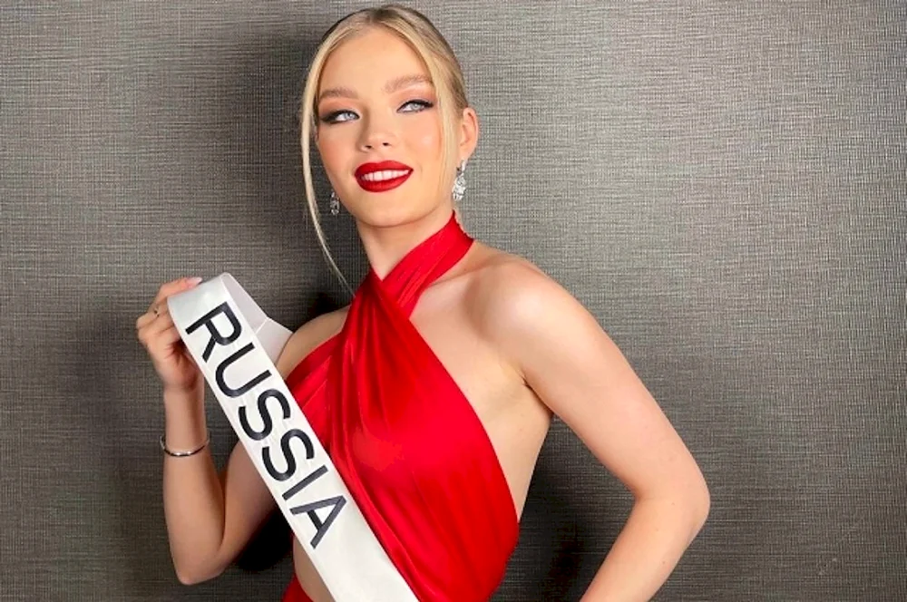 Anna Linnikova bei Miss Universe 2022