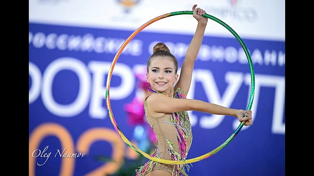 Anna Nikolaeva Gymnastin