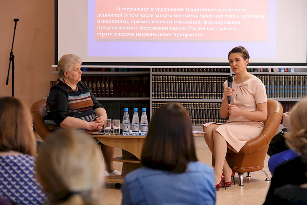 Anna Shafran Solovyova Moderatorin Anna Shafran
