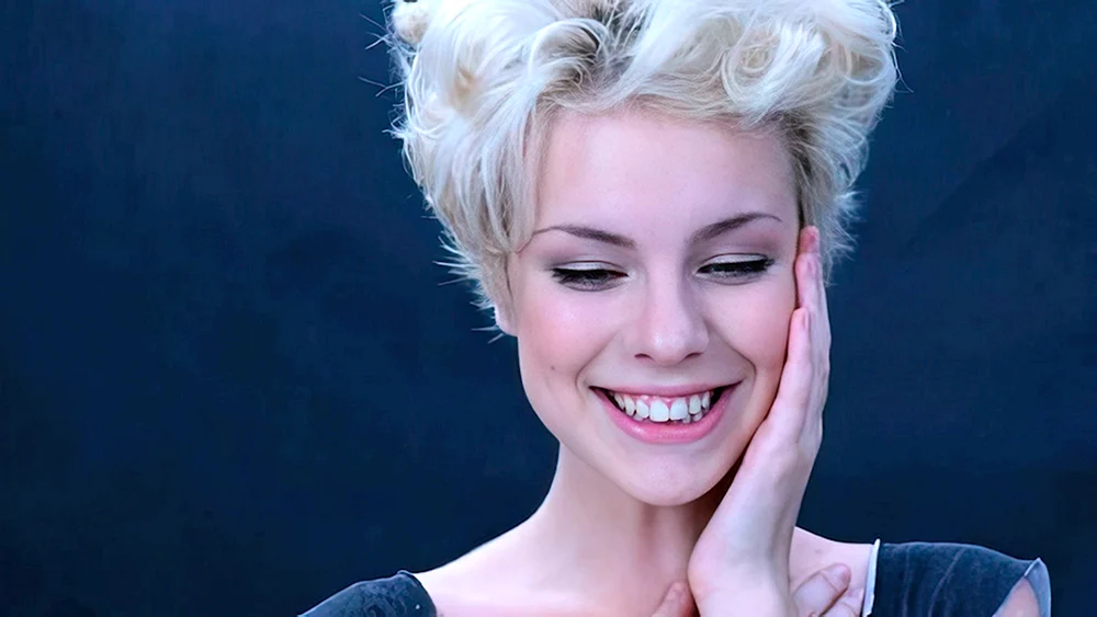Anna Starshenbaum Schauspielerin