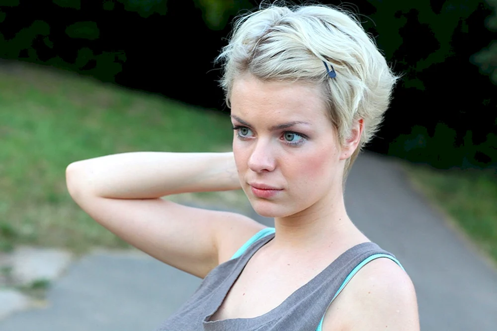 Anna Starshenbaum Schauspielerin