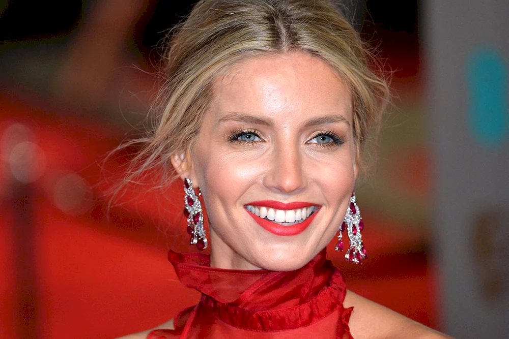 Annabelle Wallis Grace