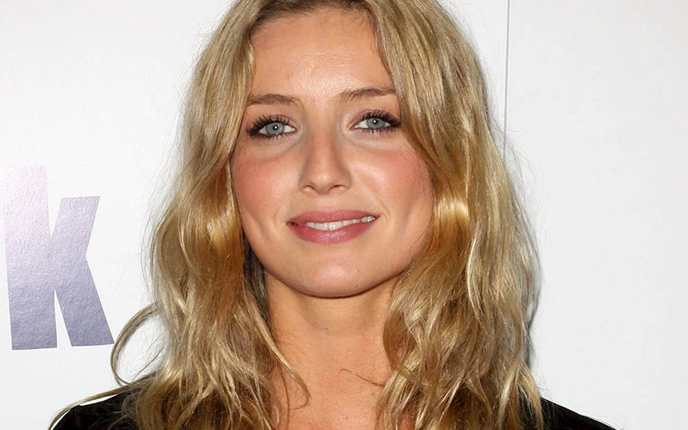 Annabelle Wallis Wallis im Badeanzug