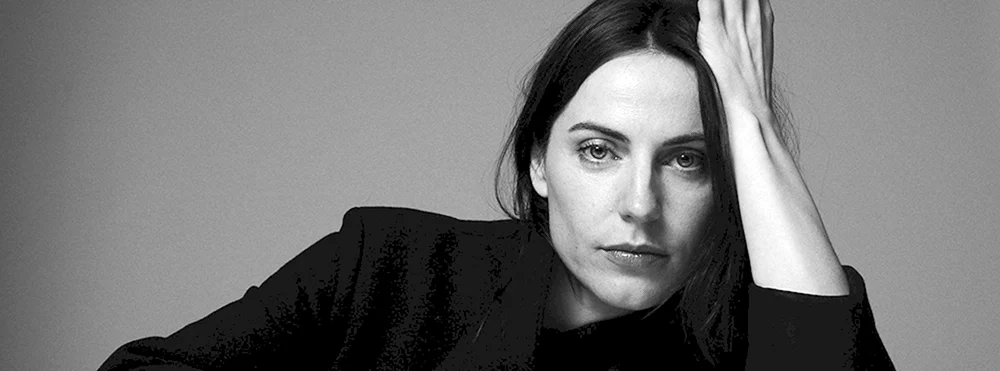 Antje Traue 2020
