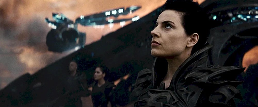 Antje Traue 2021