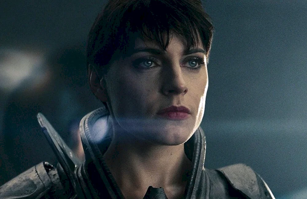 Antje Traue Faora-. Straße