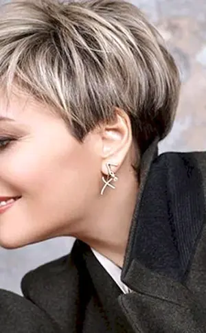 Anzhelika Varum Pixie Haarschnitt