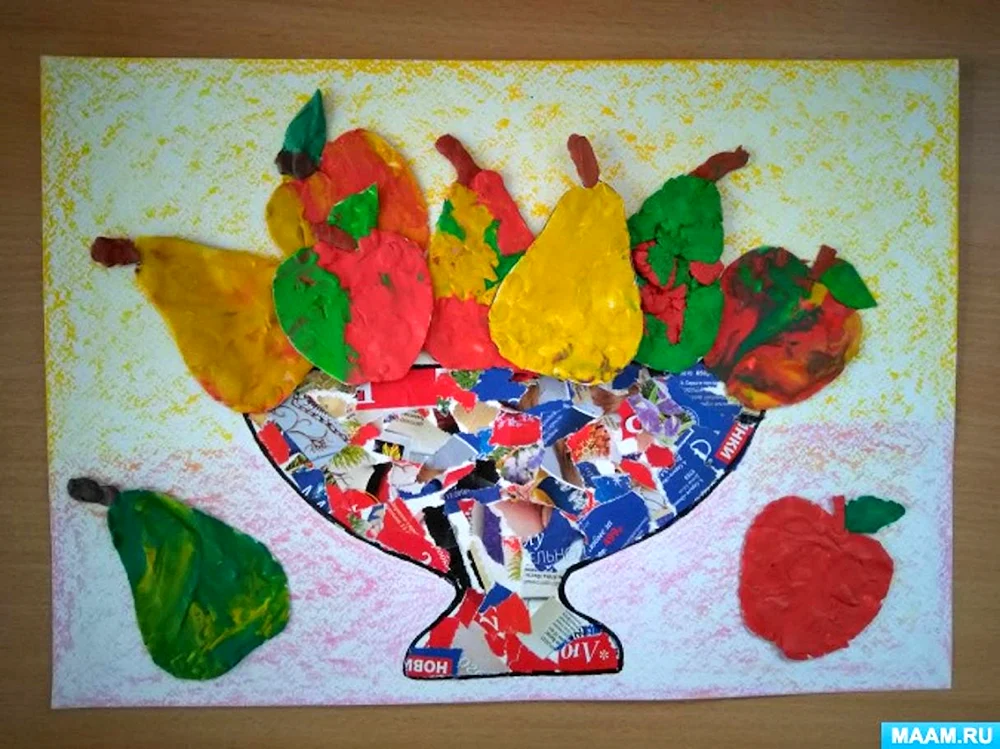 Applikation aus zerrissenem Papier