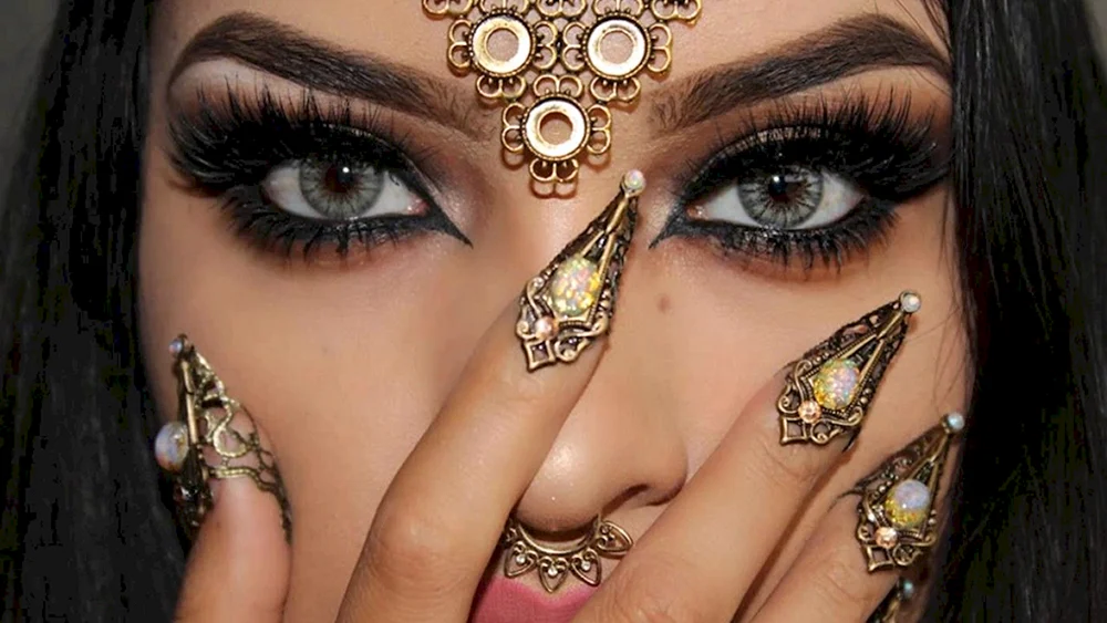 Arabisches Make-up 2022