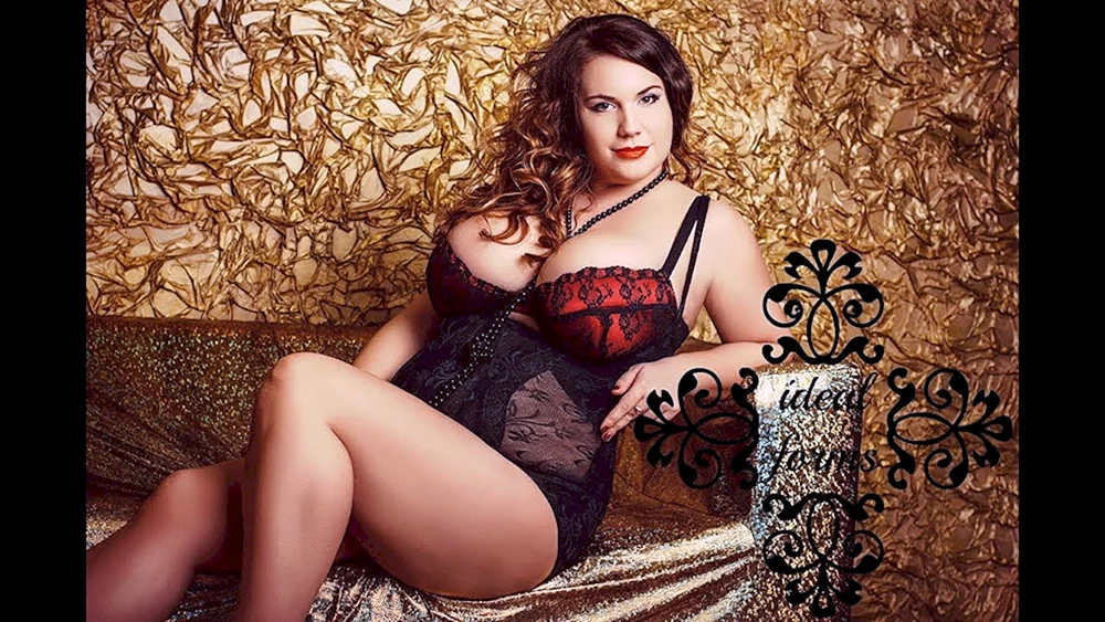 Aria Giovanni Plus-Size Model