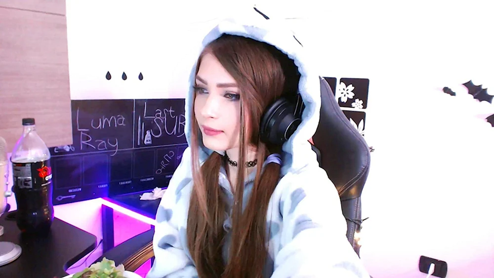 Anya Vyshenka streamersha