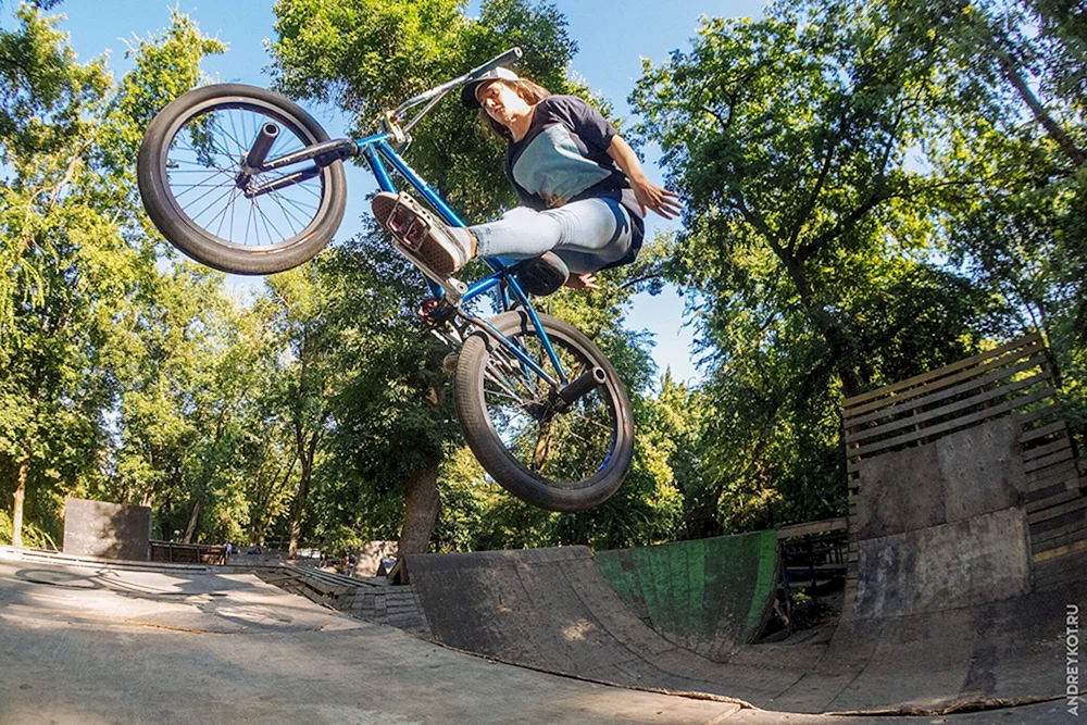 Arina Brabus bmx