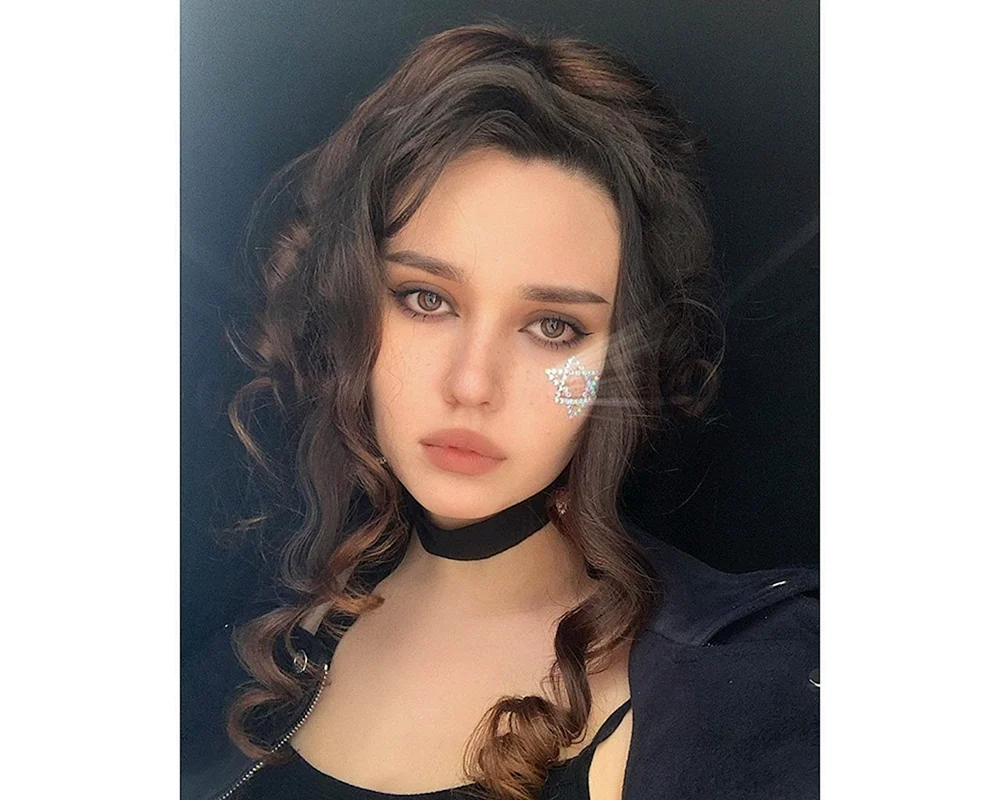 Arina Bulanova Tote Blondine
