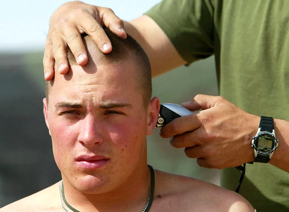Militärischer Halbschachtelhaarschnitt