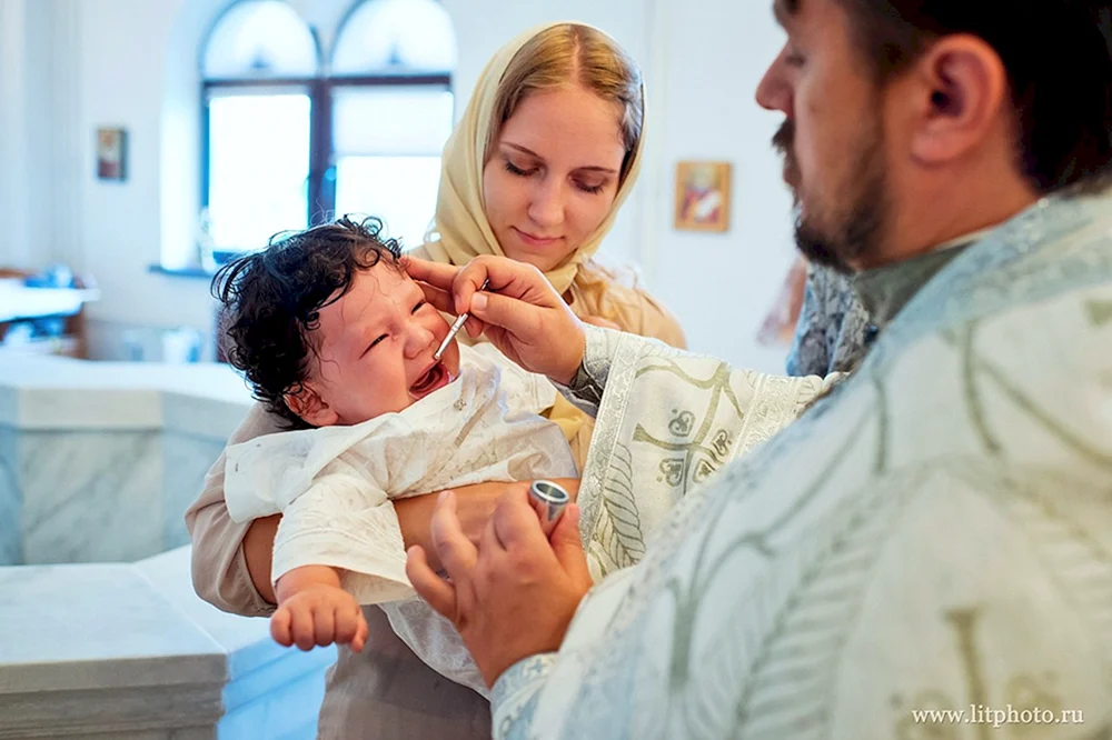 Gottesmutterkleid für die Babytaufe