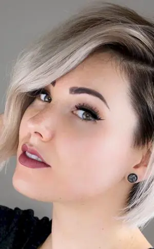 Asymmetrischer Pixie Bob auf mittellangem Haar