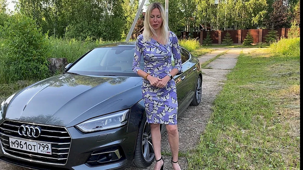 Lena Lisovskaya fox rolls