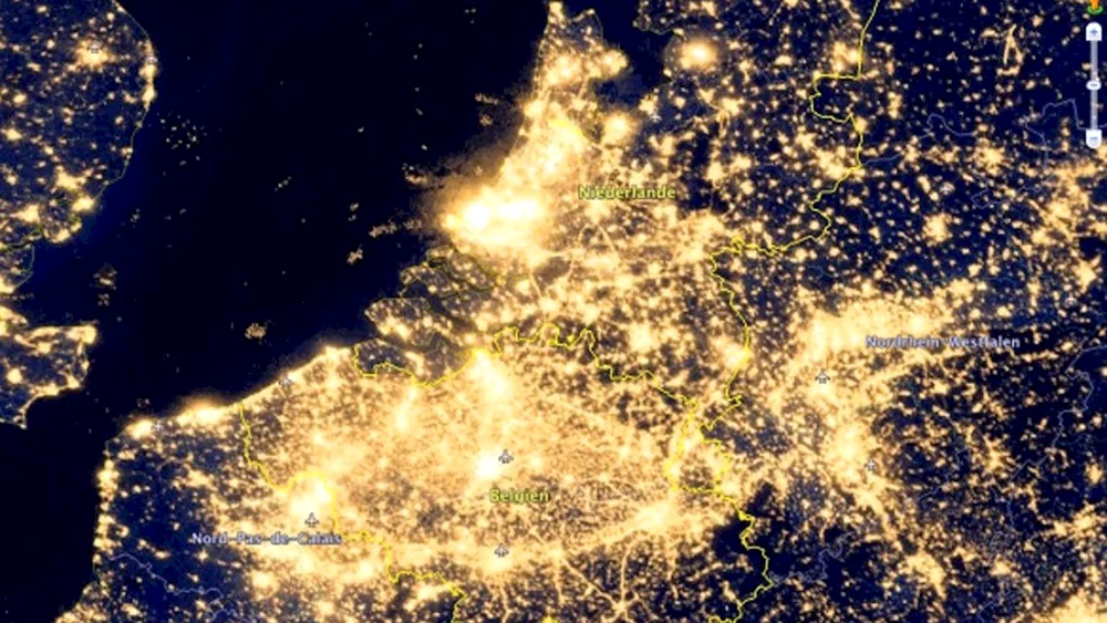 Europa aus dem Weltraum bei Nacht