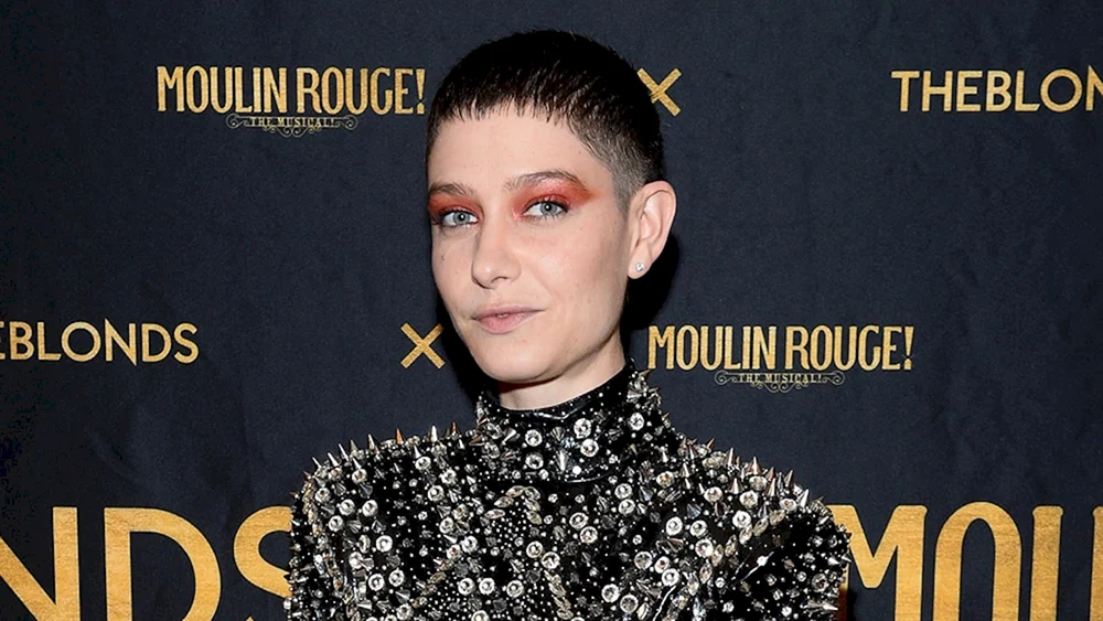 Asien Kate Dillon.