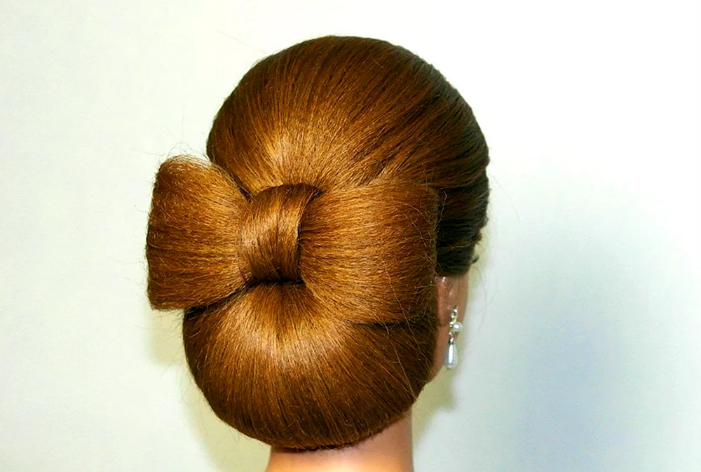 Bow bun Frisur für lange Haare