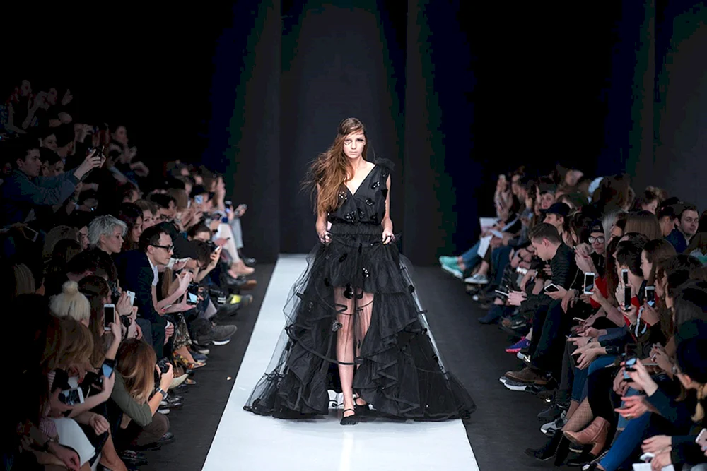 Kendall Jenner auf dem Versace Laufsteg