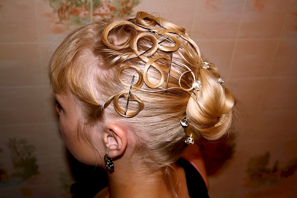 Frisuren für Gesellschaftstanz