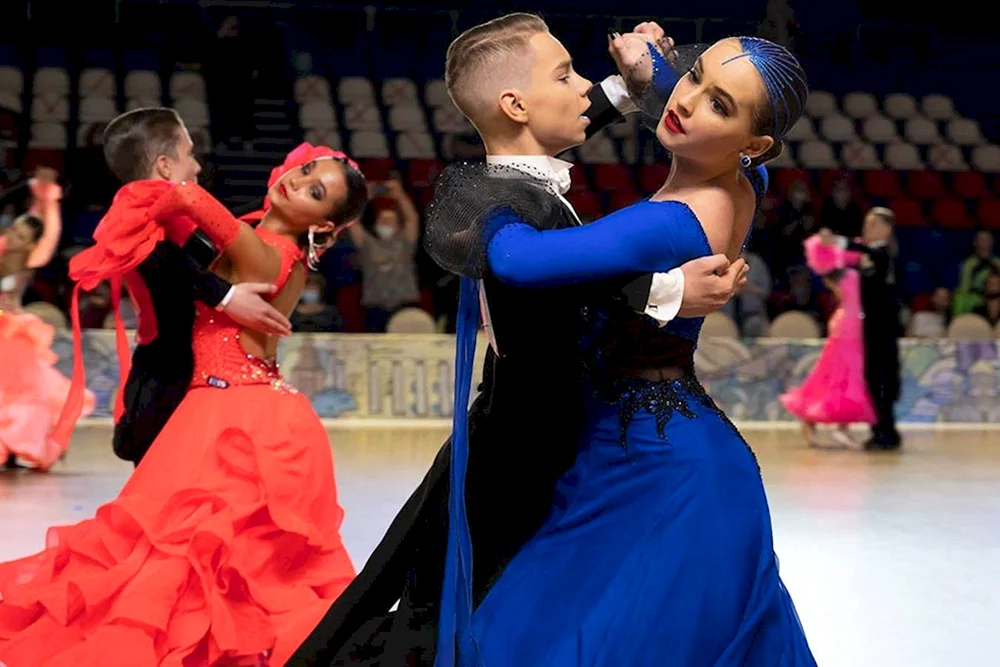 Ballroom Dancing Haar Bob