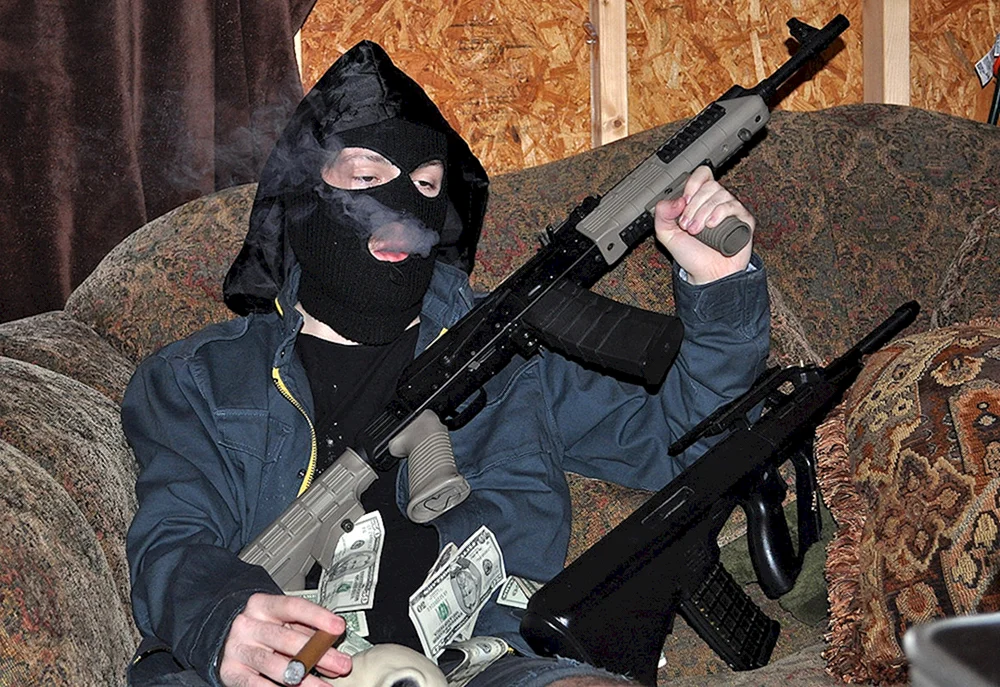 Bandit mit einem Maschinengewehr