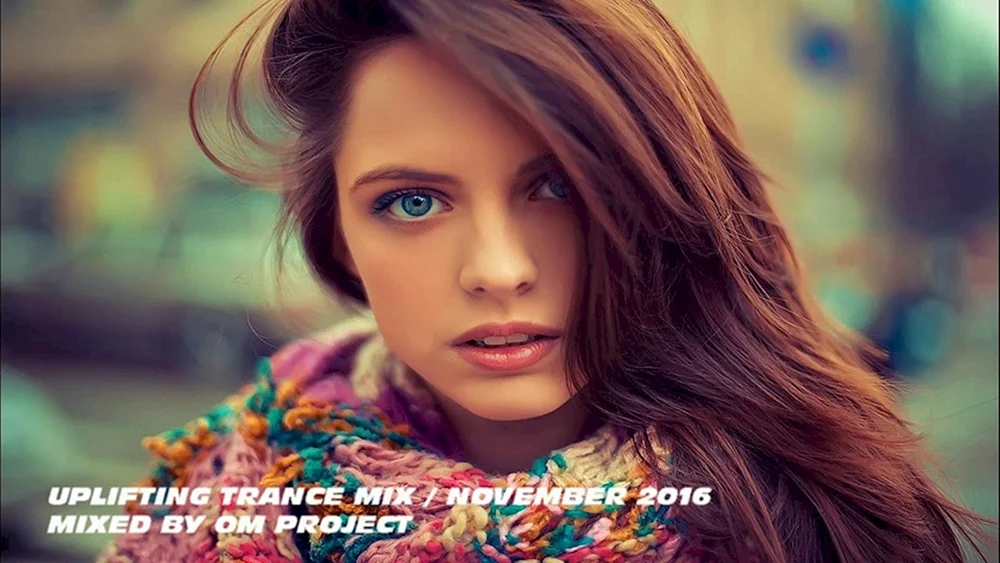 Barbara Palvin mit blauen Augen