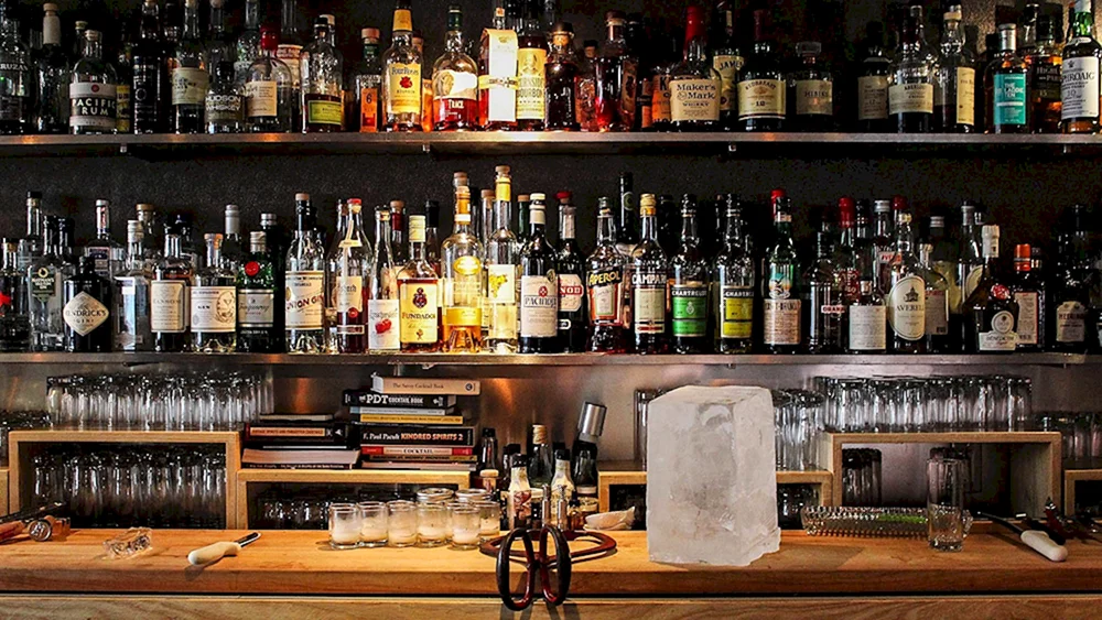 Bartheke mit Alkohol
