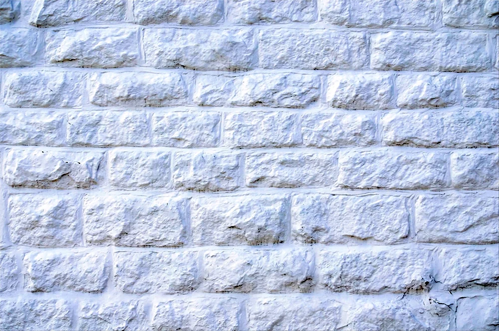 Weiße Ziegelsteinmauer