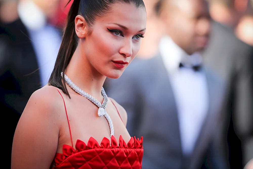Bella Hadid 2021