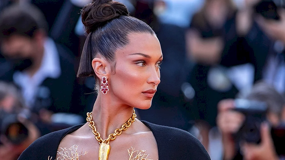 Bella Hadid 2022