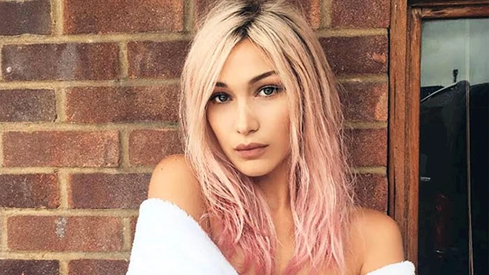 Bella Hadid blond