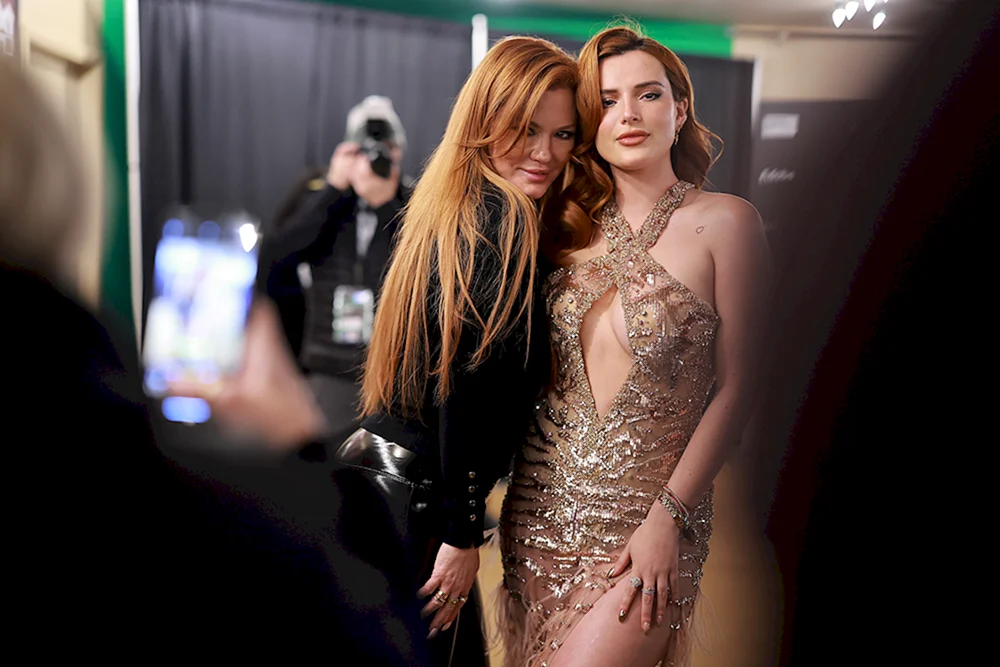 Bella Thorne 2023