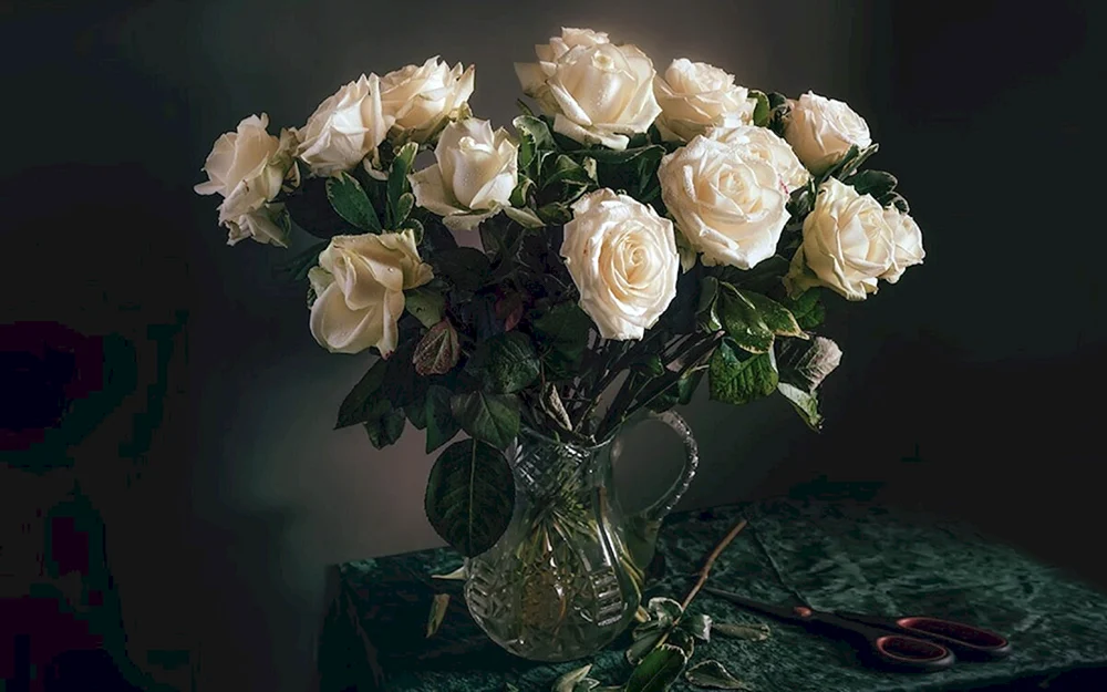 Weiße Rosen in einer Vase