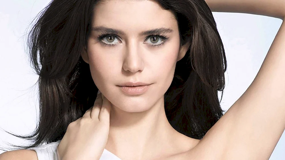 Beren Saat Foto