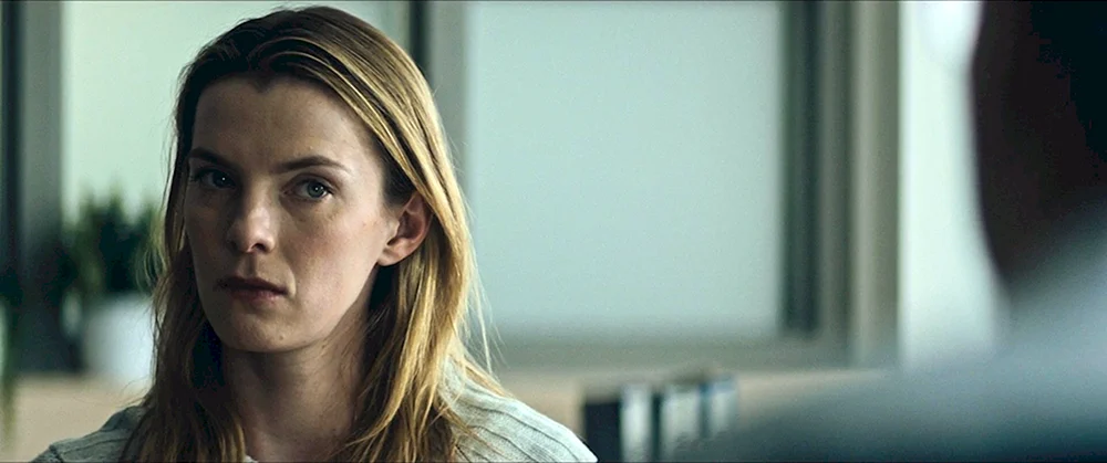Betty Gilpin und Jodie Comer