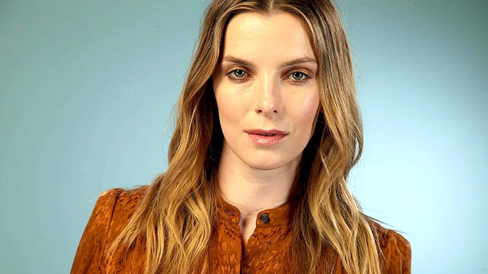 Betty Gilpin und Jodie Comer