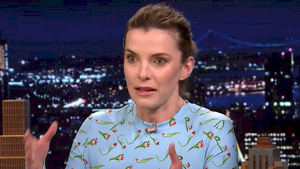 Betty Gilpin Tötung Eve
