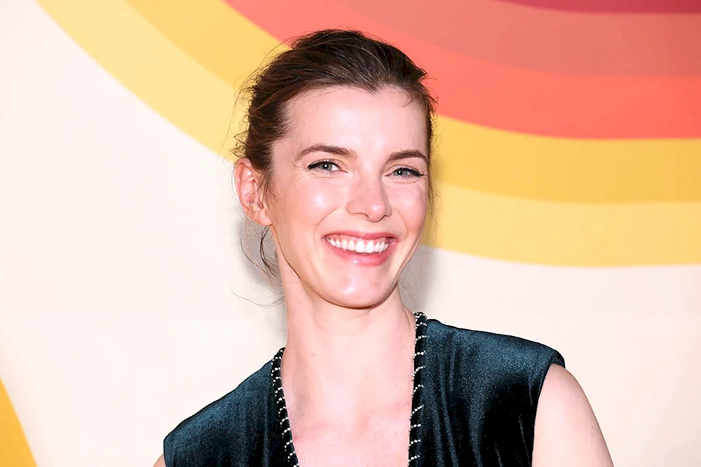 Betty Gilpin