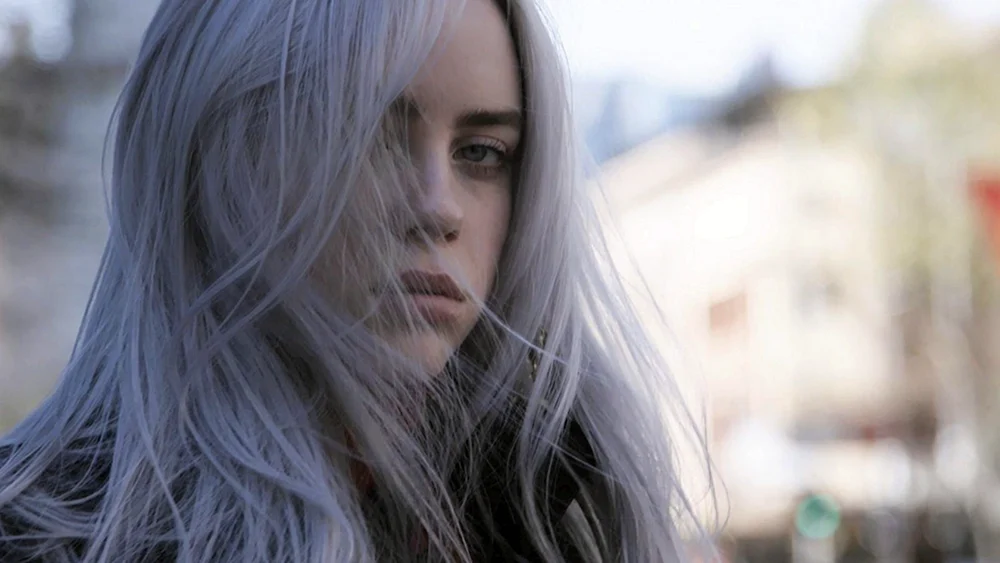 Graue blaue Haare